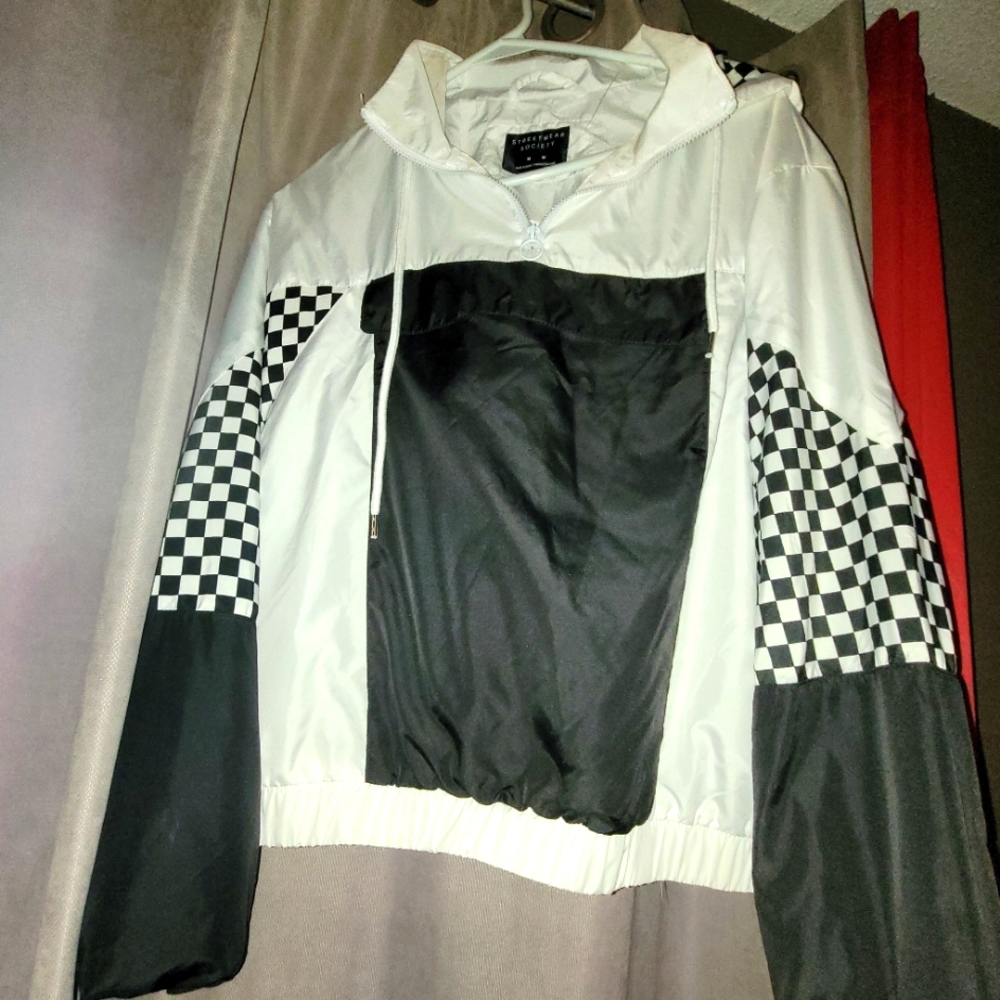 Size medium windbreaker jacket like new